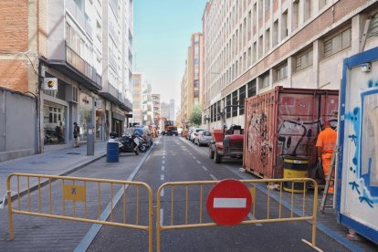 Calle Felipe II cortada debido a las obras