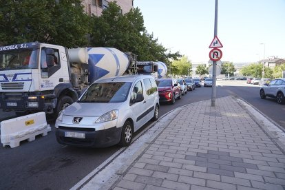 Obras en Parquesol que cortan al tráfico un carril en Ciudad de la Habana.