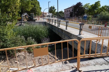 Obras en el carril bici del paseo Juan Carlos I en Valladolid.