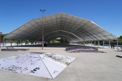 Nueva carpa para las casetas regionales.
