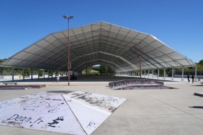 Nueva carpa para las casetas regionales.
