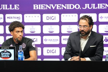 Víctor Orta, en la presentación de Ponceau y Guille Bueno como jugadores del Real Valladolid.