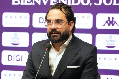 Víctor Orta, en la presentación de Ponceau y Guille Bueno como jugadores del Real Valladolid.