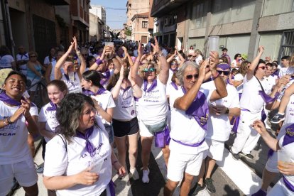 Desfile de peñas en Íscar
