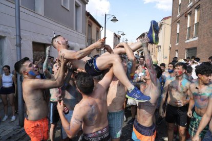 Desfile de peñas en Íscar