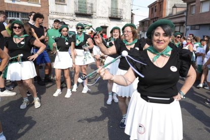 Desfile de peñas en Íscar