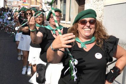 Desfile de peñas en Íscar