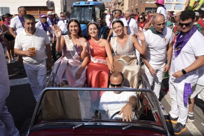 Desfile de peñas en Íscar