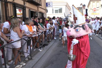 Desfile de peñas en Íscar