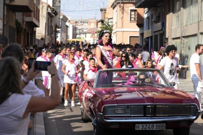 Desfile de peñas en Íscar