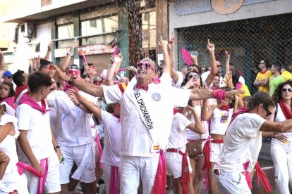 Desfile de peñas en Íscar