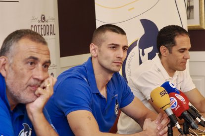 Presentación de Rares Fodorean como nuevo jugador del Recoletas Atlético Valladolid.