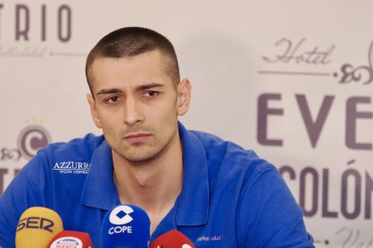 Presentación de Rares Fodorean como nuevo jugador del Recoletas Atlético Valladolid.