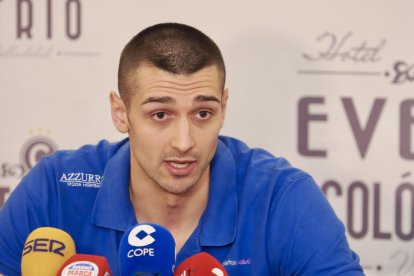 Presentación de Rares Fodorean como nuevo jugador del Recoletas Atlético Valladolid.