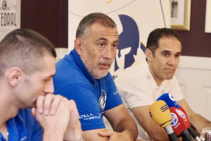 Presentación de Rares Fodorean como nuevo jugador del Recoletas Atlético Valladolid.