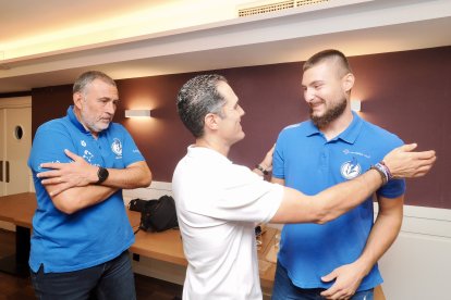 Presentación de Stjepan Jozinovic como nuevo jugador del Recoletas en el Hotel Plaza Colón.