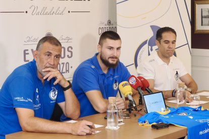 Presentación de Stjepan Jozinovic como nuevo jugador del Recoletas en el Hotel Plaza Colón.