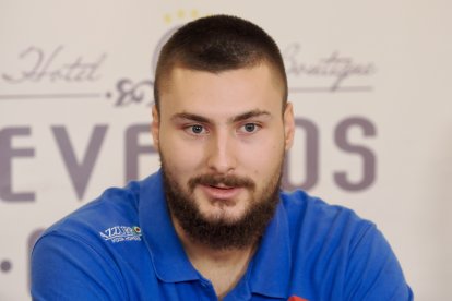 Presentación de Stjepan Jozinovic como nuevo jugador del Recoletas en el Hotel Plaza Colón.