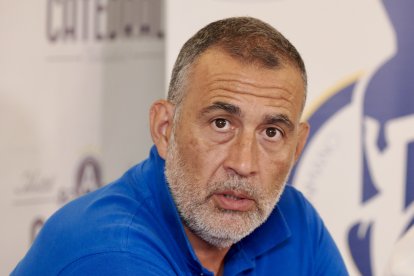 Presentación de Stjepan Jozinovic como nuevo jugador del Recoletas en el Hotel Plaza Colón.