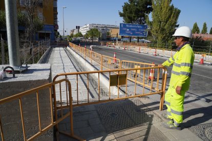 Pasarela sobre el Esgueva en el Paseo de Juan Carlos I.