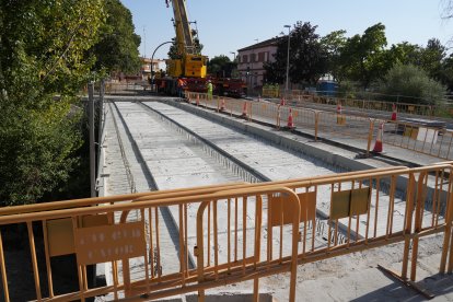 Pasarela sobre el Esgueva en el Paseo de Juan Carlos I.