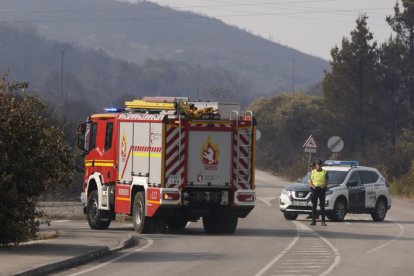 Vecinos que fueron desalojados de Las Médulas y Carucedo (León) por el incendio regresan a sus casas, algunas arrasadas por las llamas.