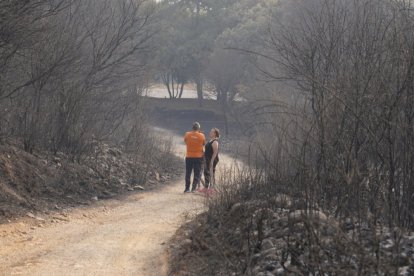 Vecinos que fueron desalojados de Las Médulas y Carucedo (León) por el incendio regresan a sus casas, algunas arradasdas por las llamas.