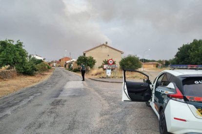 Avance del incendio de Yeres que asedia Las Médulas en León.
