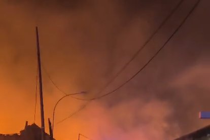 El incendio de Molezuelas arrasa el pueblo de Palacios de Jamuz, en León.