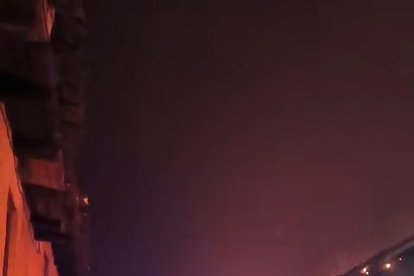 El incendio de Molezuelas arrasa el pueblo de Palacios de Jamuz, en León.
