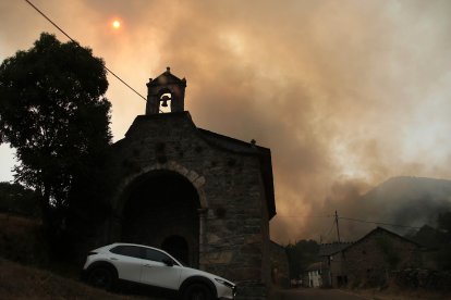 Incendio en Fasgar (León).