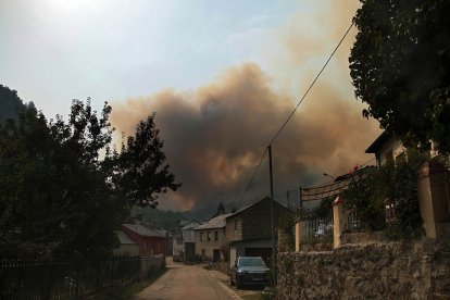 Incendio en Fasgar (León).
