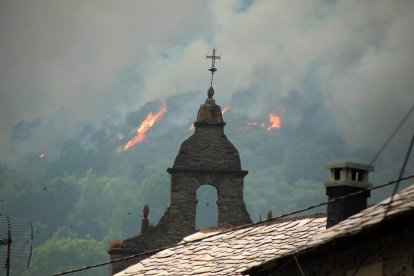 Incendio en Fasgar (León).