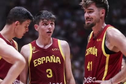 Sergio DeLarrea, junto a Pradilla y Juancho con la España de Scariolo.