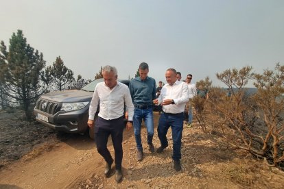 Pedro Sánchez visita Villablino (León) acompañado de Mañueco, Marlasca y Sen, entre otros.