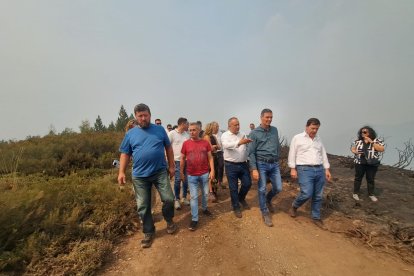 Pedro Sánchez visita Villablino (León) acompañado de Mañueco, Marlasca y Sen, entre otros.