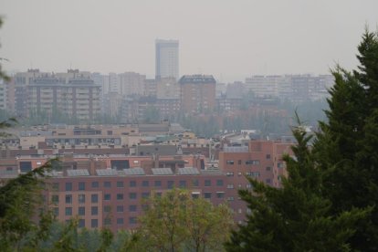 El humo de los incendios en Castilla y León llega a Valladolid.