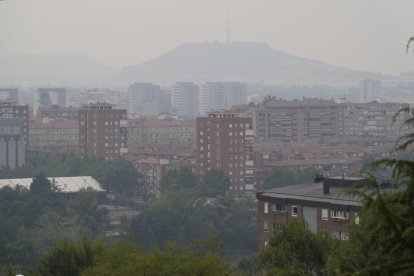 El humo de los incendios en Castilla y León llega a Valladolid.