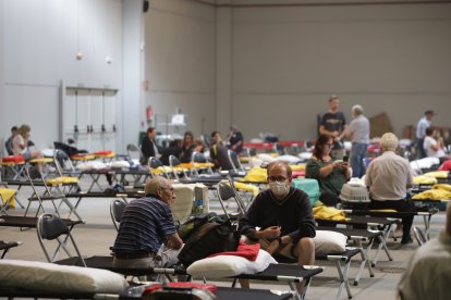 Realojados de los incendios de Sanabria en el centro de transportes de Benavente
