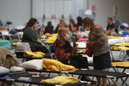 Realojados de los incendios de Sanabria en el centro de transportes de Benavente