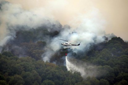 El incendio de Fasgar amenaza a las poblaciones de Villapujín, Barrio de la Puente y Posada de Omaña