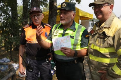 Una familia de Sanabria apoya a los operativos de la lucha contra incendios.