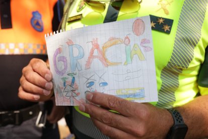Una familia de Sanabria apoya a los operativos de la lucha contra incendios.