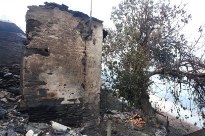 El pueblo de Lusio (León), arrasado por el fuego.