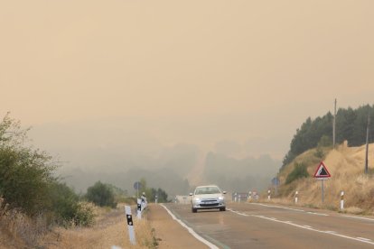 Vista del incendio desde Villalba de Guardo (Palencia).