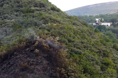 Efectos del incendio que ha afectado al municipio de Oencia (León).