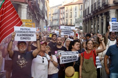 Manifestación bajo el lema 'Nuestra tierra arde. Contra el fuego de la inacción: ¡Prevención y medios ya!'
