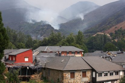 Incendio en Colinas del Campo de Martín Moro Toledano perteneciente al municipio de Igüeña (León).