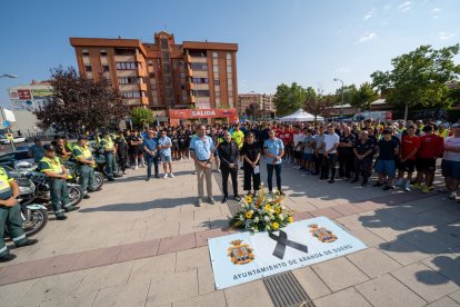 La Vuelta Ciclista Junior a la Ribera del Duero rinde homenaje a Iván Meléndez Luque, el corredor fallecido en su segunda etapa.