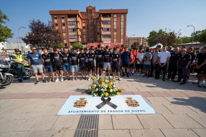 La Vuelta Ciclista Junior a la Ribera del Duero rinde homenaje a Iván Meléndez Luque, el corredor fallecido en su segunda etapa.